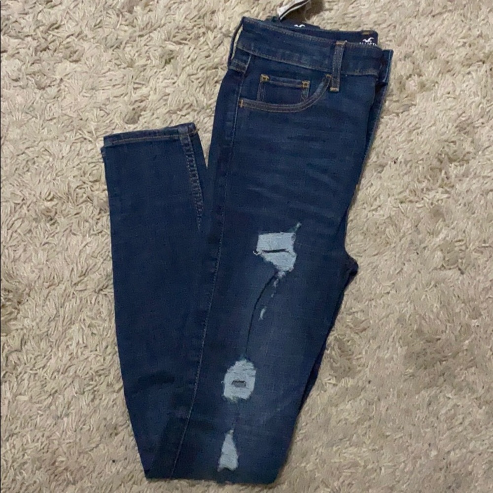 NWT Hollister Dark Ripped Jeans!